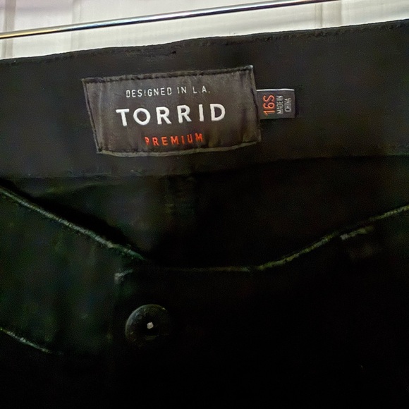 Torrid black bombshell skinny jeans women’s plus size 16 short - Picture 3 of 5